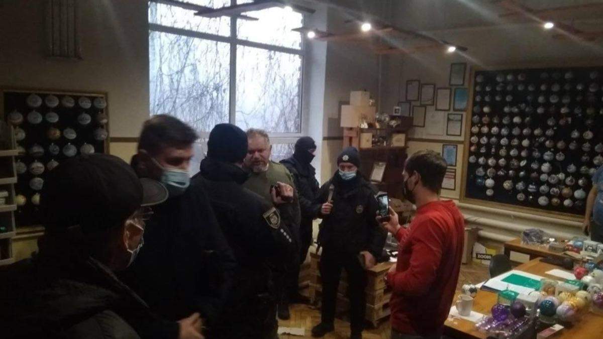На Клавдіївську фабрику, де робили іграшки для Росії, прийшла СБУ На Клавдіївську фабрику, де робили іграшки для Росії, прийшла СБУ