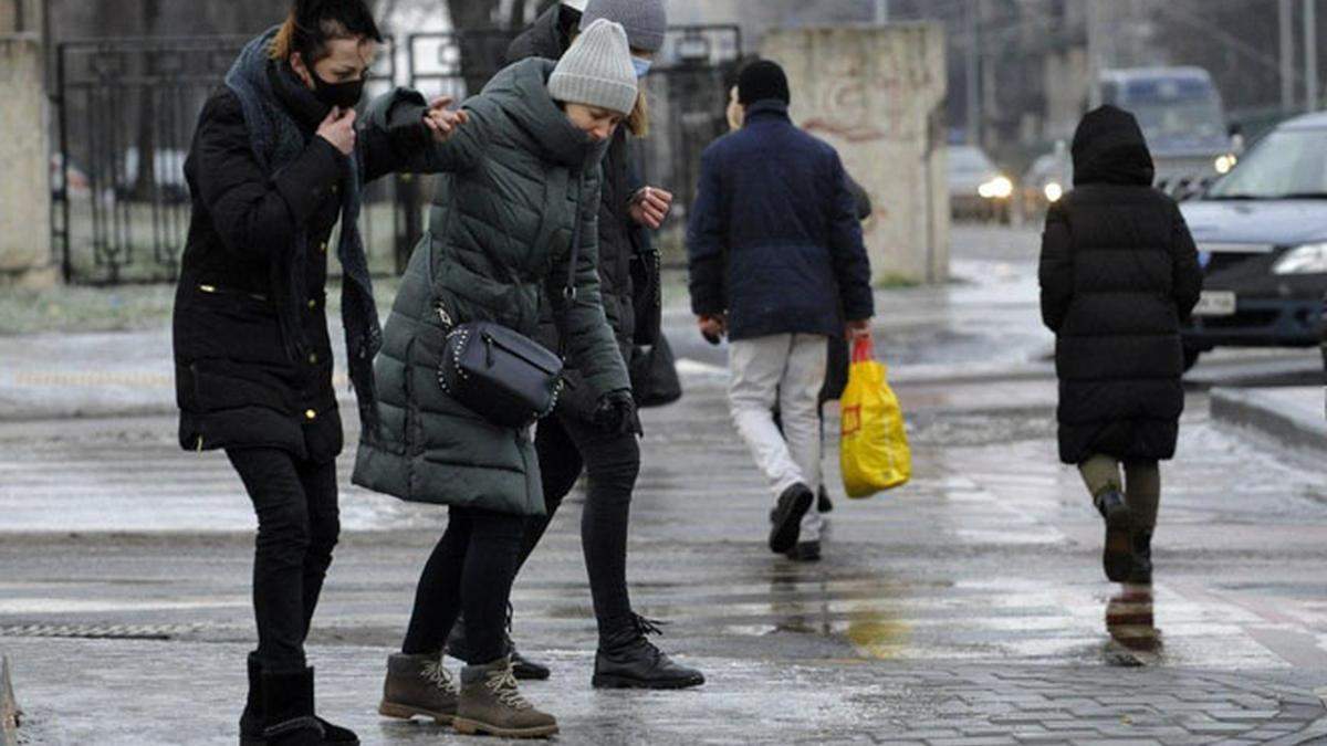 Через неприбрані території у Києві а день оштрафували 150 підприємств Через неприбрані території у Києві а день оштрафували 150 підприємств