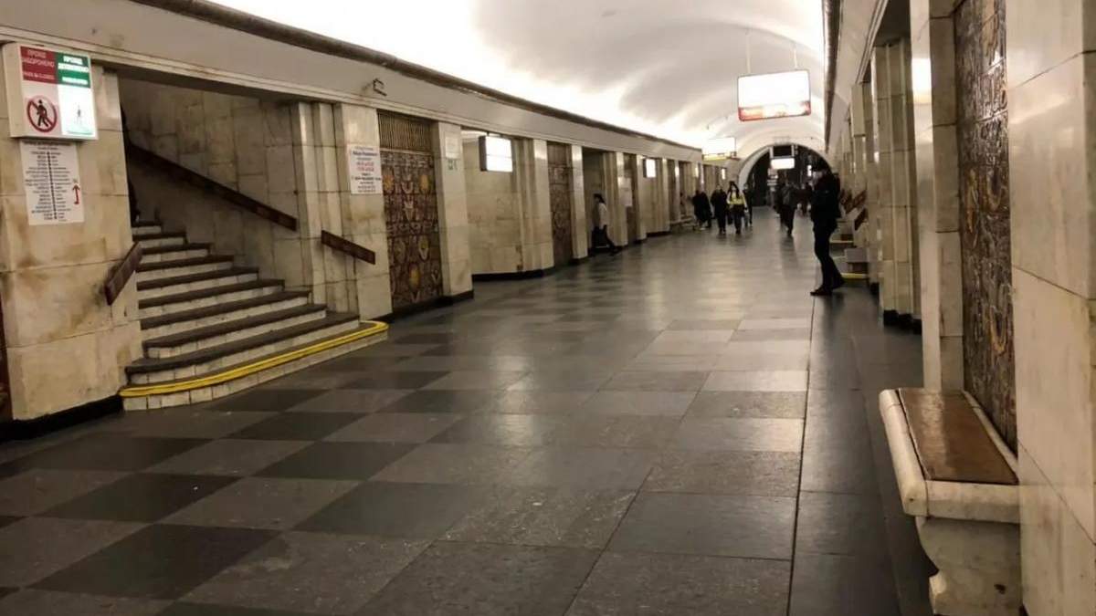 У Києві перекрито станції Майдан Незалежності та Хрещатик У Києві перекрито станції Майдан Незалежності та Хрещатик