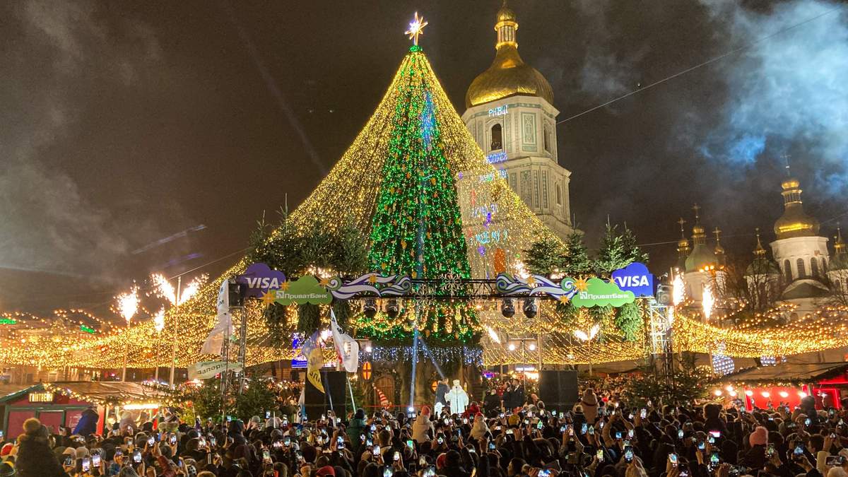 Як зустріли Новий 2021 рік у Києві: вивезли 83 кубометри сміття Як зустріли Новий 2021 рік у Києві: вивезли 83 кубометри сміття