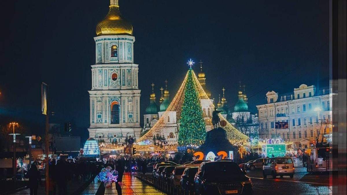 Новорічну ялинку у Києві поки не демонтуватимуть Новорічну ялинку у Києві поки не демонтуватимуть