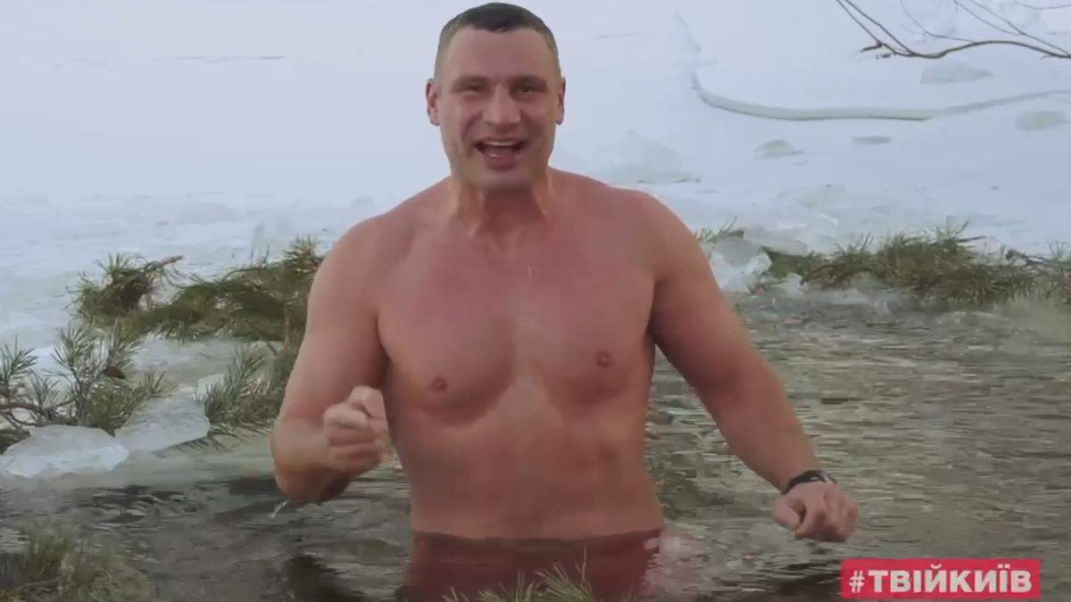 Віталій Кличко ефектно пірнув у ополонку Віталій Кличко ефектно пірнув у ополонку