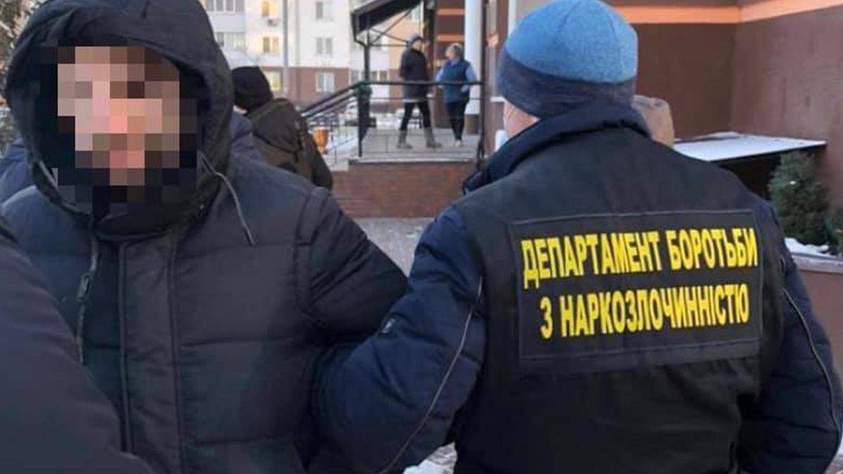 Продавав липові довідки про COVID-19: у Києві впіймали шахрая Продавав липові довідки про COVID-19: у Києві впіймали шахрая
