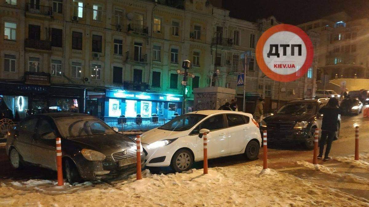 В центре Киева произошла масштабная авария с 6 машинами В центре Киева произошла масштабная авария с 6 машинами