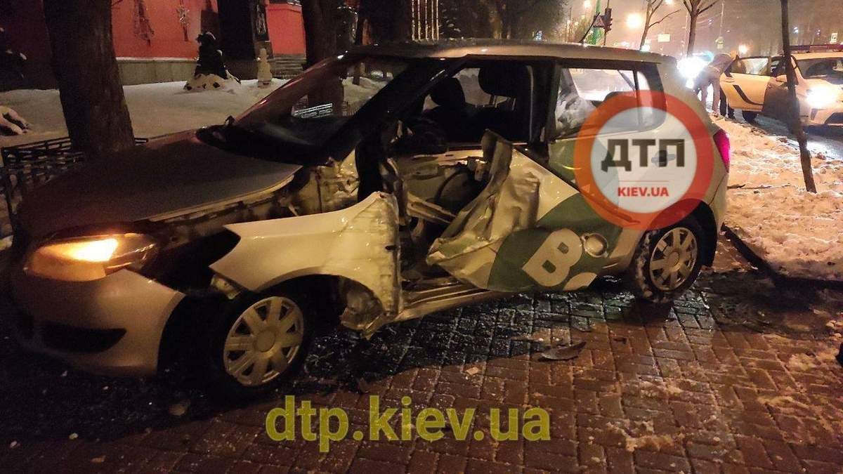 Таксист трахнул в машине Таксист трахнул в машине