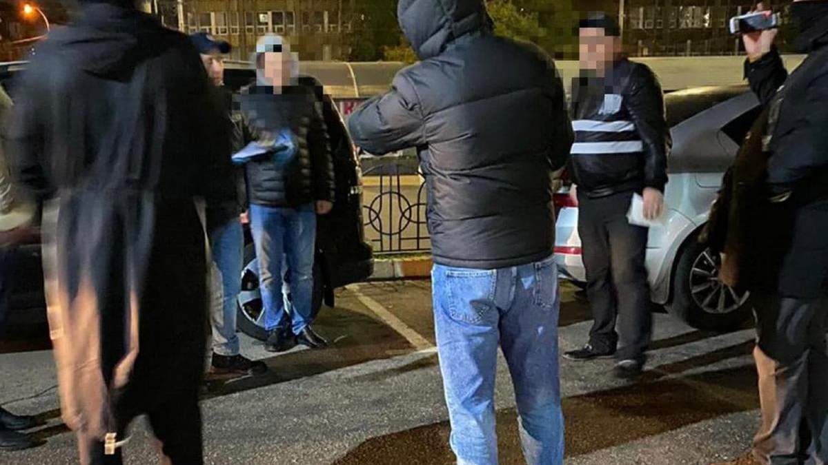 В Киеве будут судить 2 полицейских, которые требовали выдуманный долг В Киеве будут судить 2 полицейских, которые требовали выдуманный долг