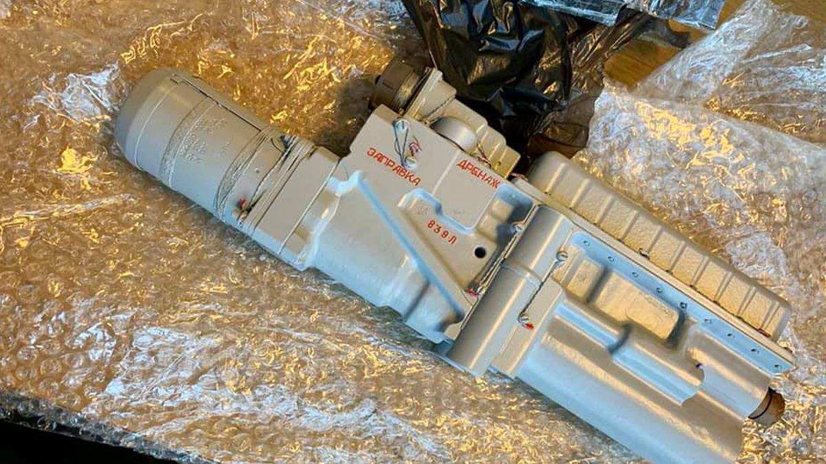 Киевлянин отправил в Мьянму руль от истребителя МиГ-29 - Киев Киевлянин отправил в Мьянму руль от истребителя МиГ-29 - Киев