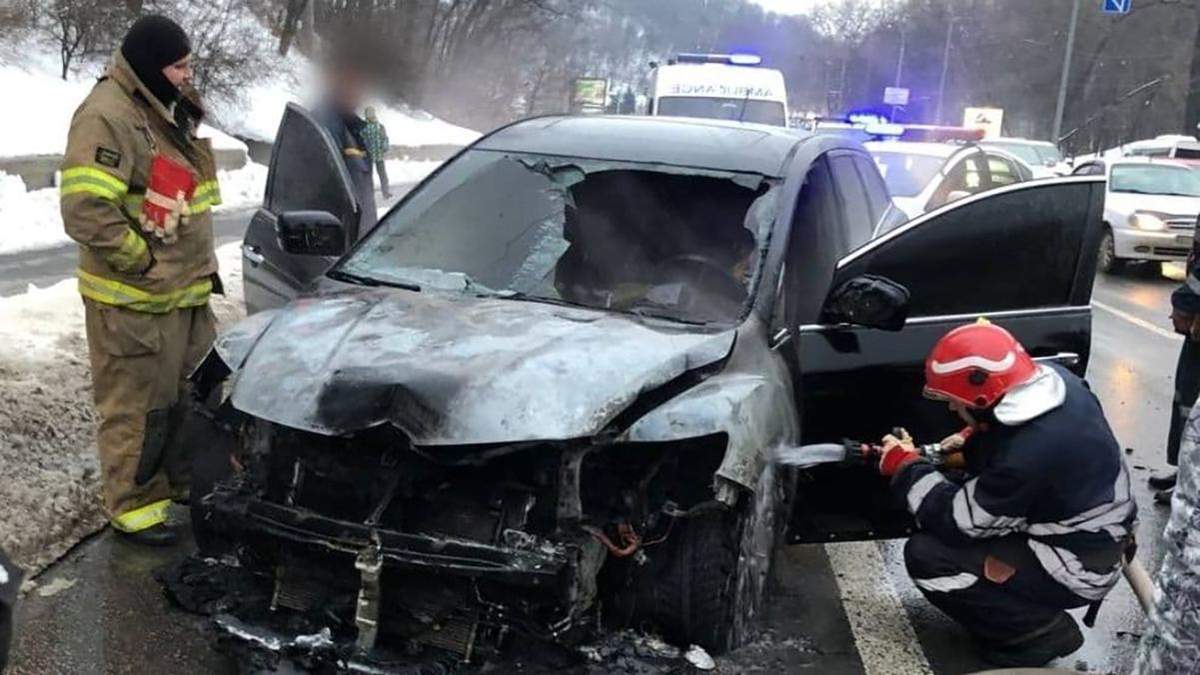 Пожар в авто на Дружбы народов в Киеве 20 февраля 2021: все подробности Пожар в авто на Дружбы народов в Киеве 20 февраля 2021: все подробности