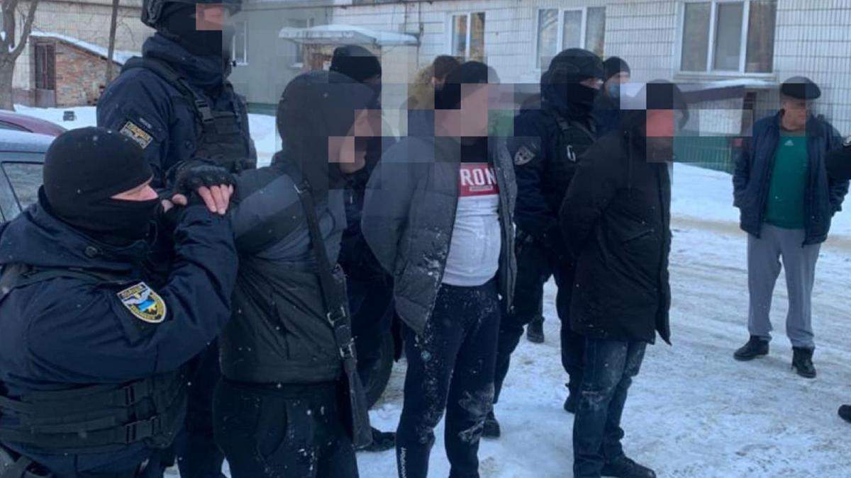 У Києві затримали банду шахраїв: продавали авто з Європи У Києві затримали банду шахраїв: продавали авто з Європи