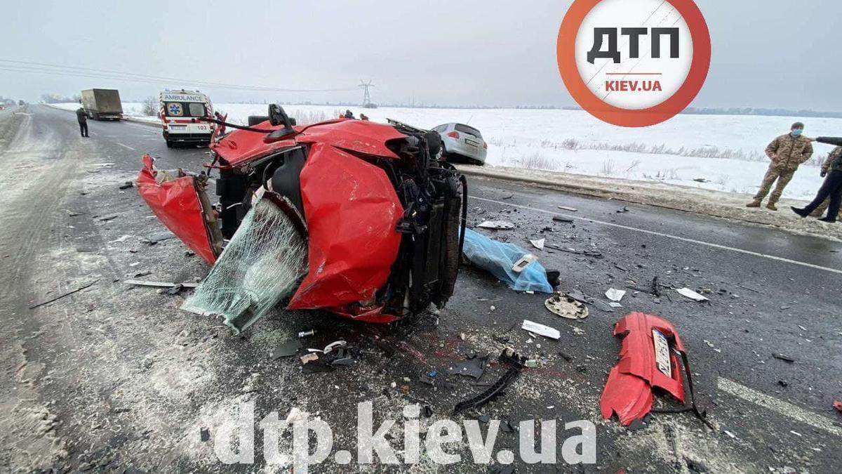 Под Броварами в ужасном ДТП столкнулись 5 машин, есть погибшие Под Броварами в ужасном ДТП столкнулись 5 машин, есть погибшие