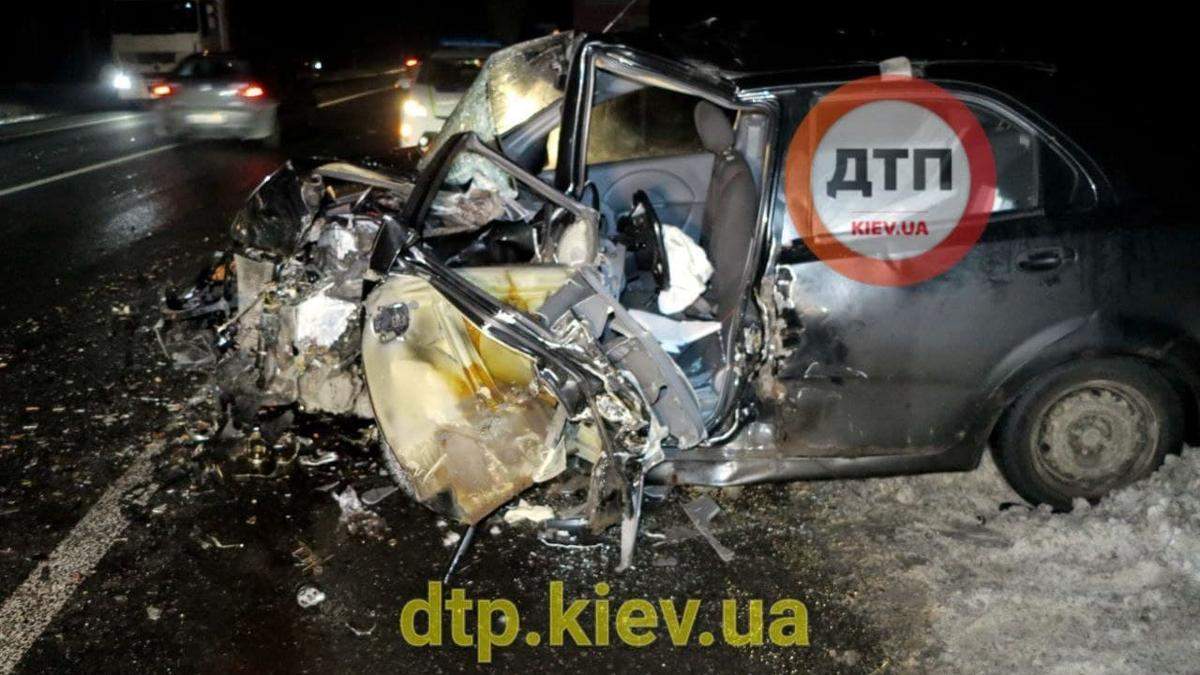 В Киеве на водитель BMW спровоцировал лобовую ДТП и вылетел из окна В Киеве на водитель BMW спровоцировал лобовую ДТП и вылетел из окна