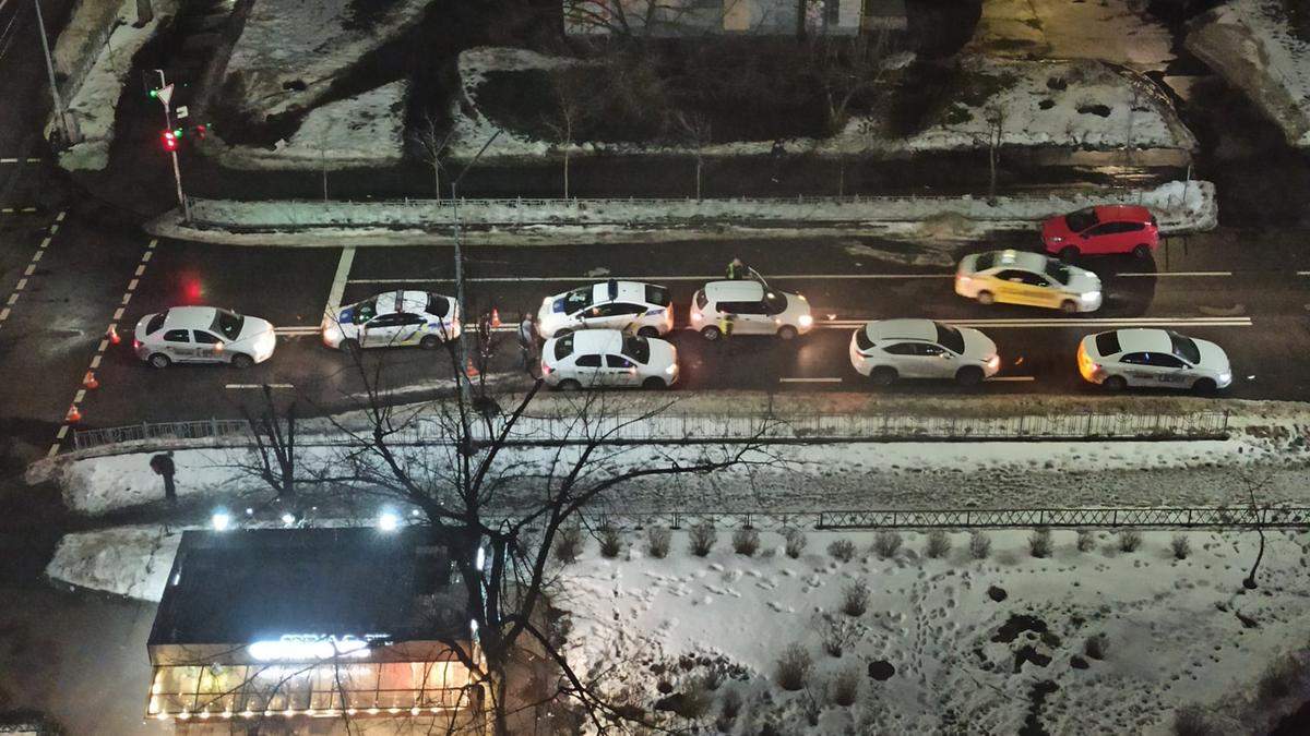 У Києві таксист Uber збив пішохода, який переходив дорогу на зелений У Києві таксист Uber збив пішохода, який переходив дорогу на зелений