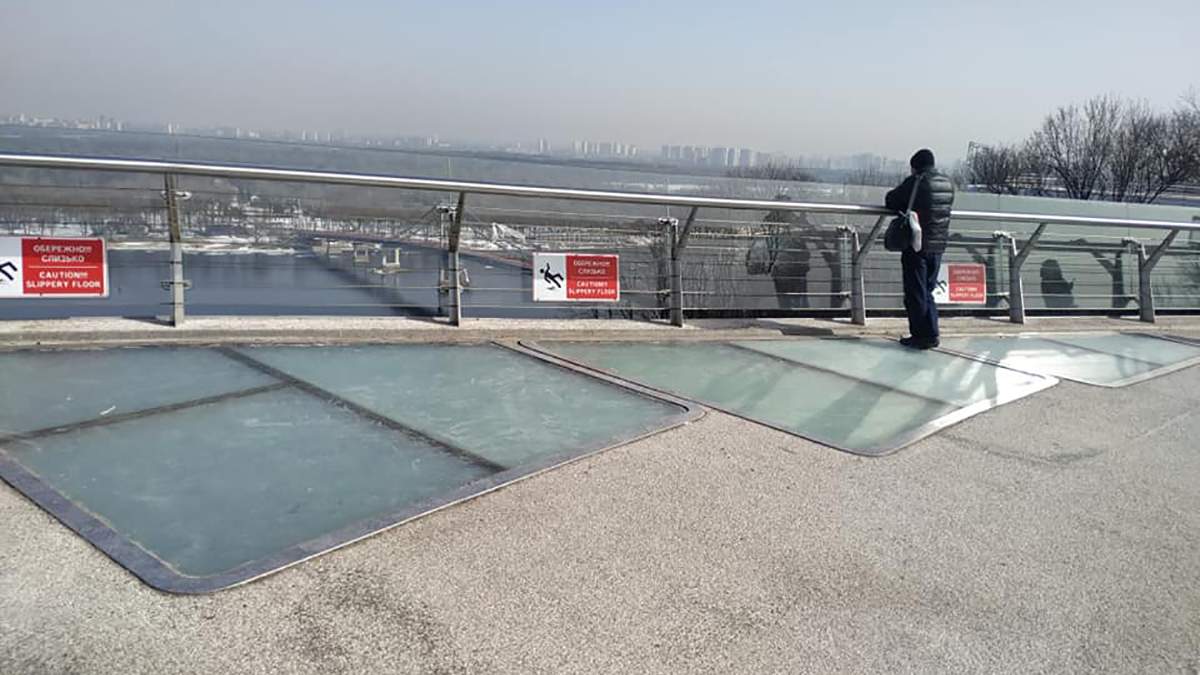 У Києві 26 лютого 2021 на мосту Кличка знову виявили тріщини У Києві 26 лютого 2021 на мосту Кличка знову виявили тріщини