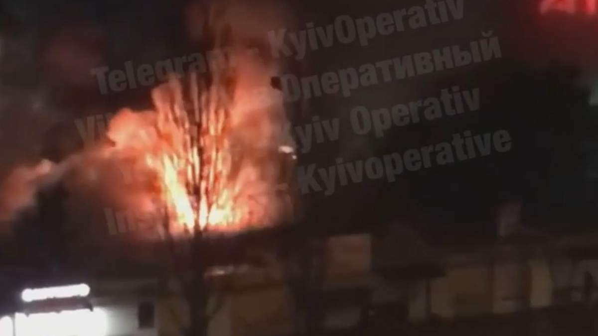 В Киеве на Оболони 28 февраля 2021 загорелся мини-рынок: видео В Киеве на Оболони 28 февраля 2021 загорелся мини-рынок: видео
