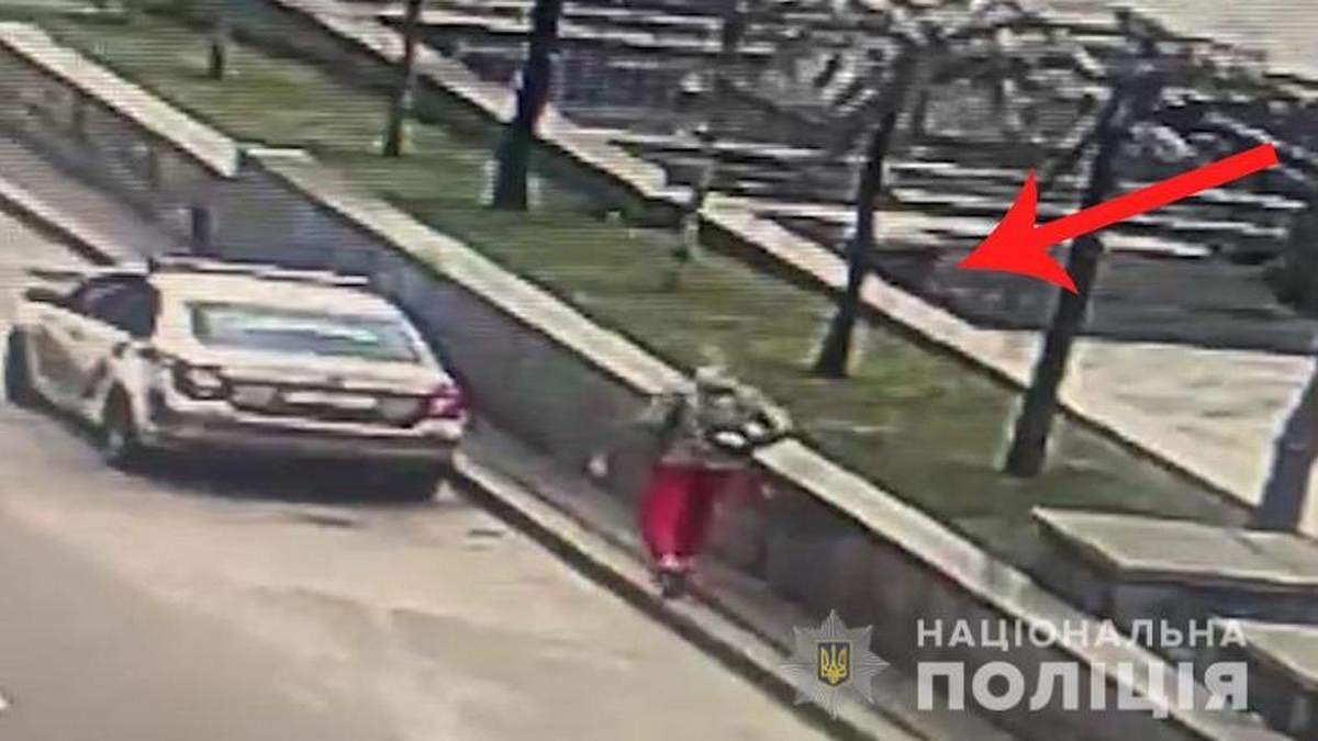 Киевский блоггер ударил копа тарелкой со сливками, его задержали Киевский блоггер ударил копа тарелкой со сливками, его задержали