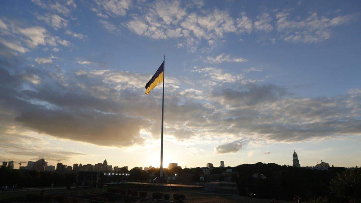 В Киеве самый большой флаг Украины приспустили 7 марта 2021: все, что известно В Киеве самый большой флаг Украины приспустили 7 марта 2021: все, что известно