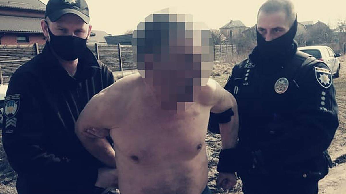 У Білій Церкві чоловік повалив і почав душити 14-річну дівчину: фото У Білій Церкві чоловік повалив і почав душити 14-річну дівчину: фото