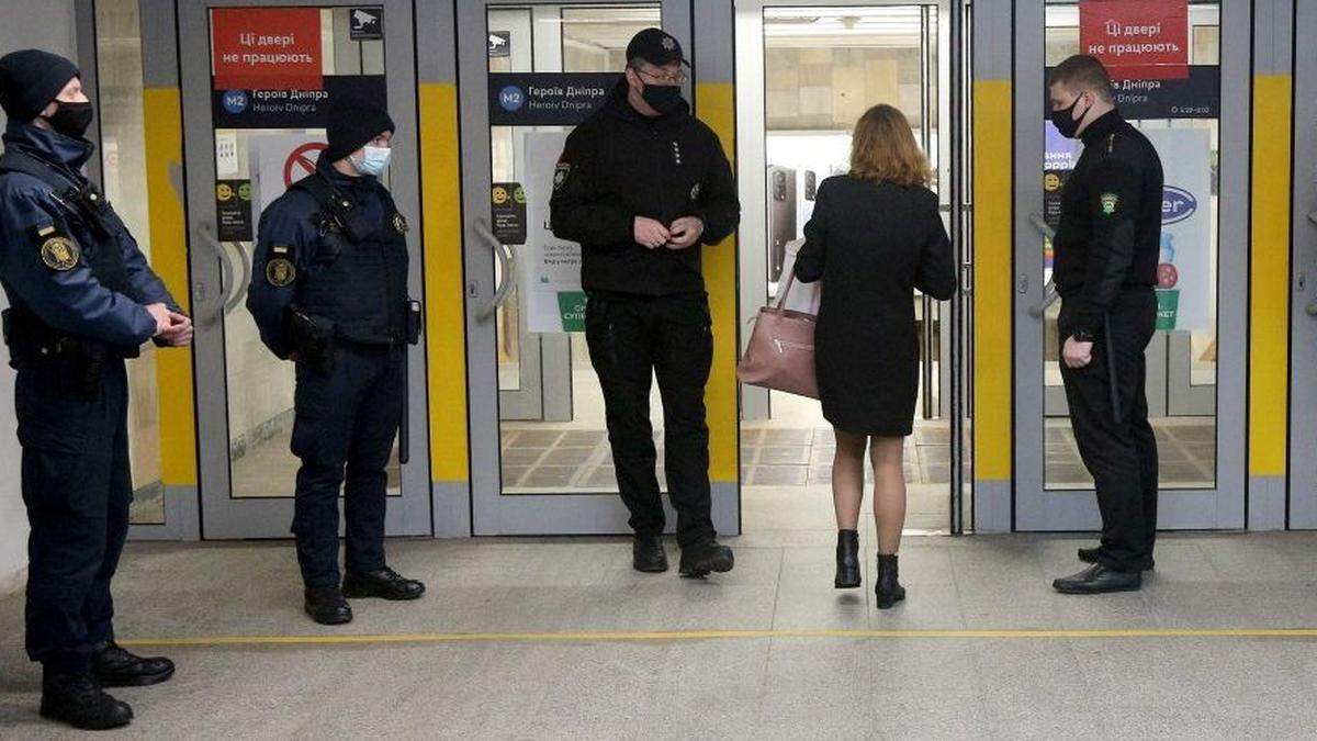 Через локдаун у метро Києва закрили деякі вестибюлі Через локдаун у метро Києва закрили деякі вестибюлі