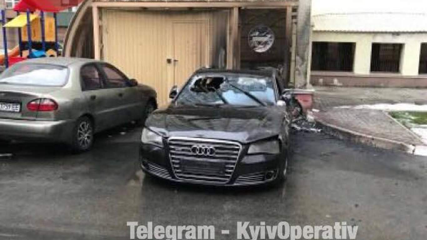 Челищев в автомобиле Челищев в автомобиле